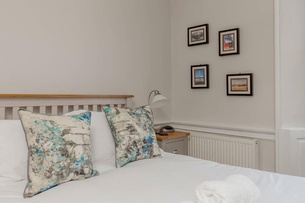 Altido Elegant Georgian 2-Bedrm Apt In Heart Of Old Town Edimburgo Exterior foto
