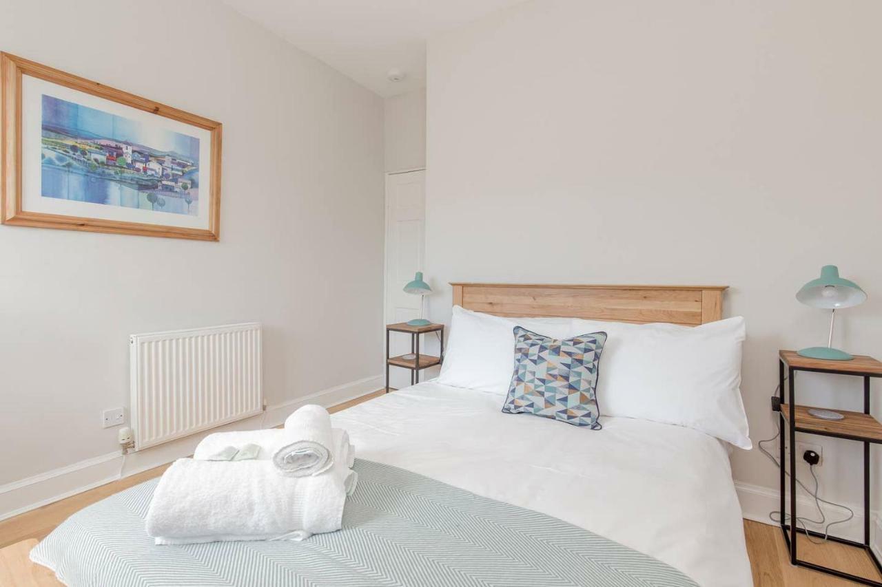 Altido Elegant Georgian 2-Bedrm Apt In Heart Of Old Town Edimburgo Exterior foto