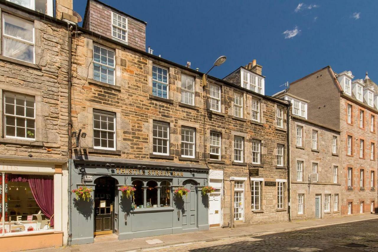 Altido Elegant Georgian 2-Bedrm Apt In Heart Of Old Town Edimburgo Exterior foto